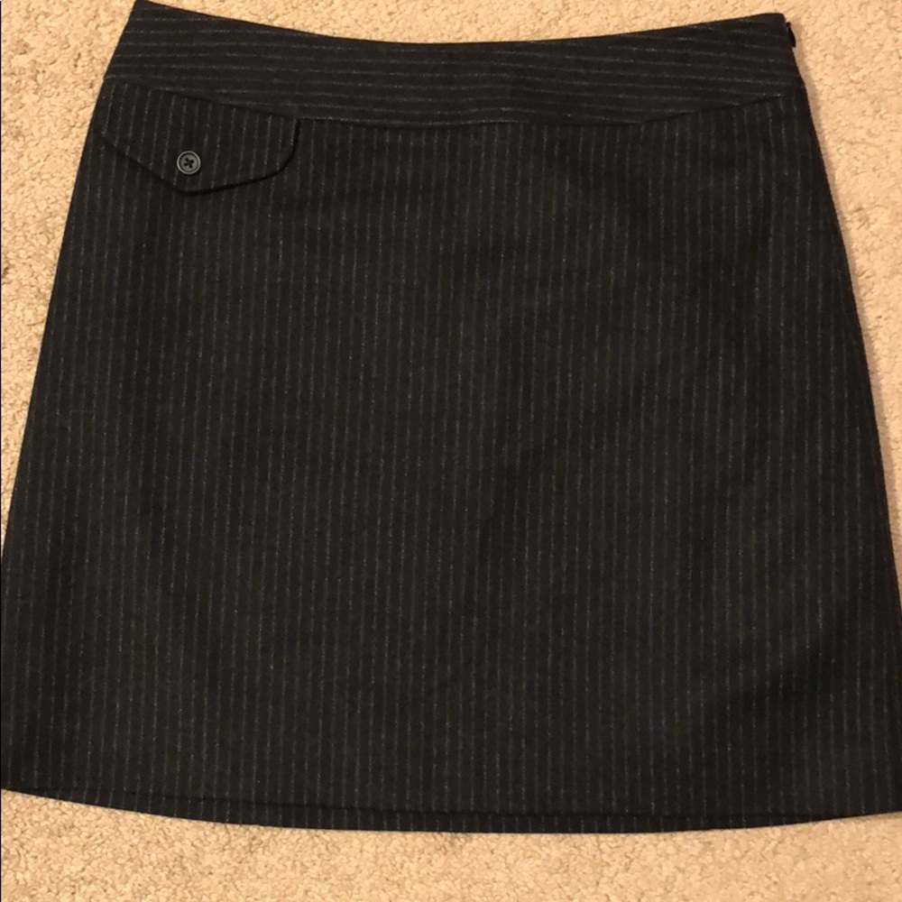 Banana Republic pinstripe skirt w pocket detail